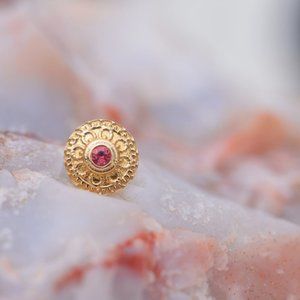 BVLA Nanda Threadless 7mm End Yellow Gold with Pink Topaz